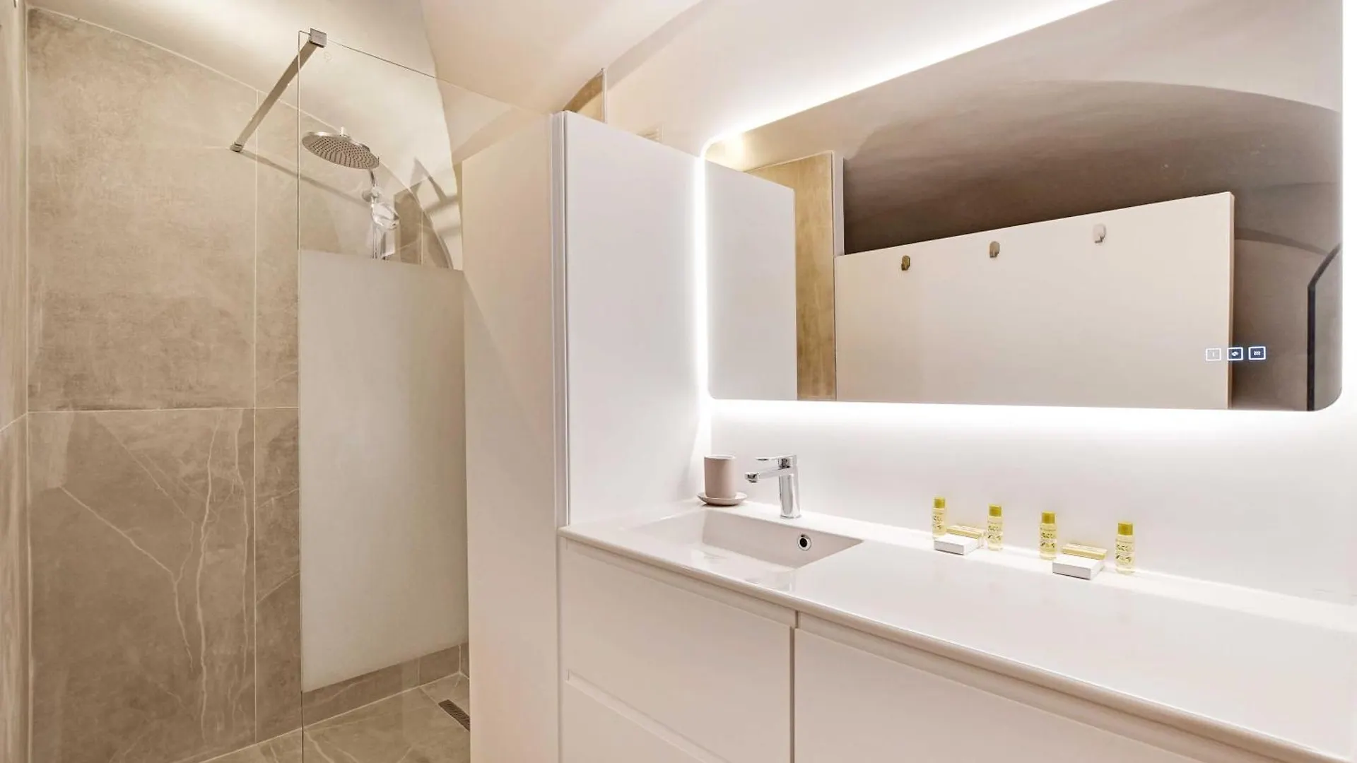 Апартаменты Stylish Flat In The Heart Of The City Париж Франция